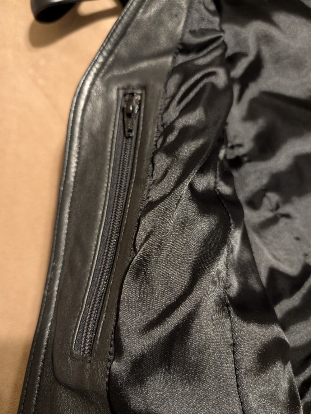 Authentic Vintage Harley Davidson® Black Leather Vest with Emb. HD Logo Back - Picture 8 of 15